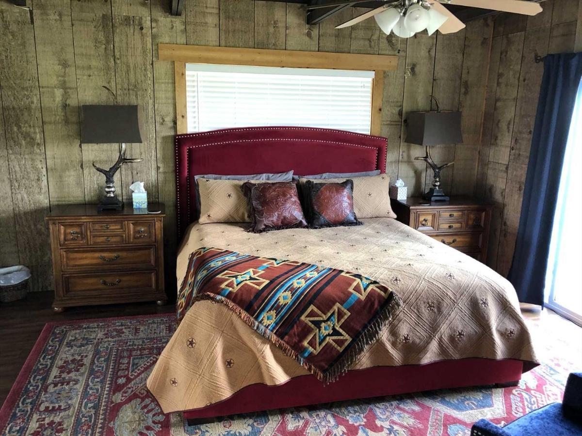 Rockin' B Ranch Bluff House Hotell Pipe Creek Exteriör bild